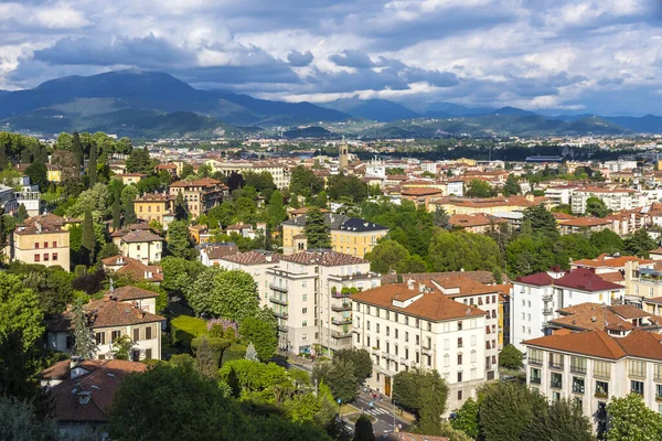 Luchtfoto Van Bergamo Stad Lombardije Italië Pittoresk Lentezicht Vanuit Een — Stockfoto