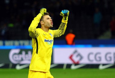 Berlin, Almanya - 20 Eylül 2017: Hertha BSC Berlin kalecisi Rune Jarstein, Berlin Olympiastadion Berlin 'de Bayer 04 Leverkusen' e karşı oynanan Alman Bundesliga maçını kazandıktan sonra tepki gösterdi