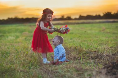 erkek ve kız kardeş