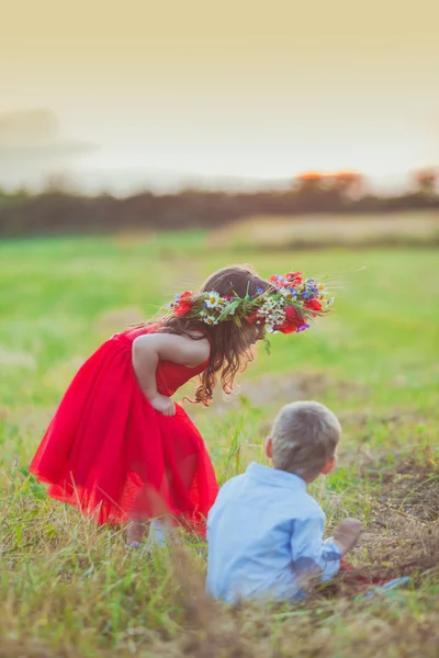 Hermano y hermana — Foto de Stock