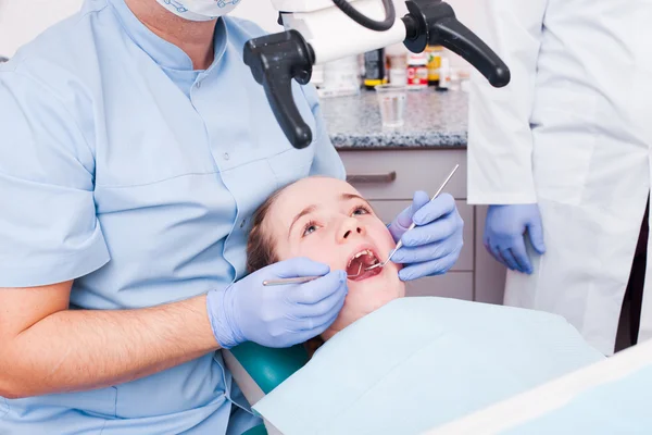 Оборудование в стоматологии — стоковое фото