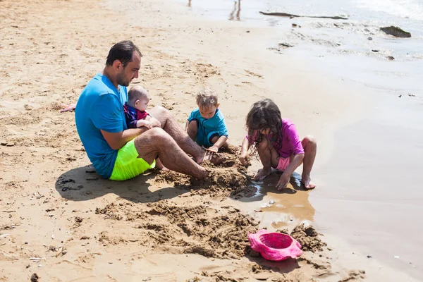 Happy family playing on beach. — Stock Photo, Image