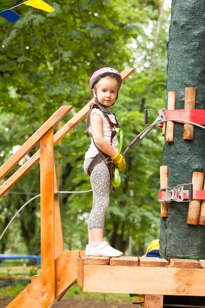 De hindernisbaan in het avonturenpark — Stockfoto