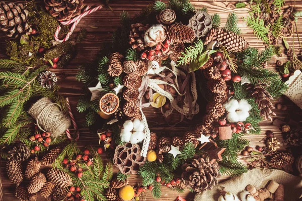 Nature wreath making — Stock Photo, Image