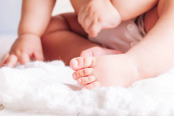 Manos y pies de bebé — Foto de Stock