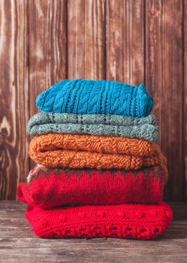 Örme elbise yığını