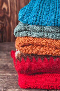 Örme elbise yığını