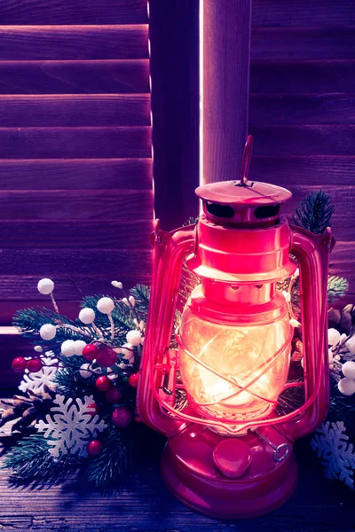 Lâmpada de querosene na noite de Natal — Fotografia de Stock