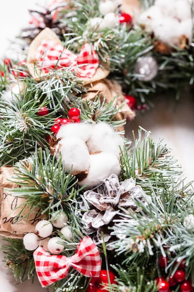 Red and white Christmas wreath — Stock Photo, Image