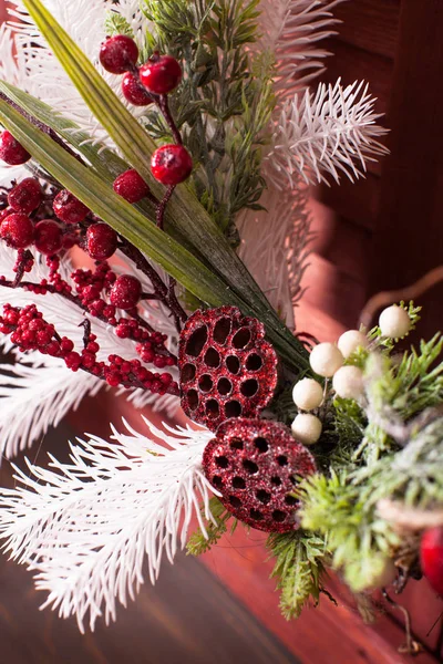 Rote und weiße Weihnachtskranz — Stockfoto