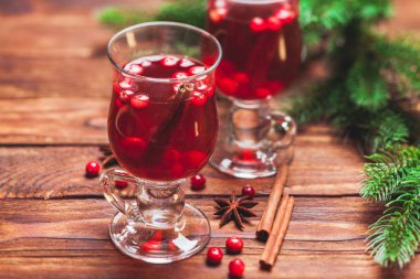 Kızılcık mulled şarap. Kış içki