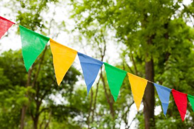 Renk kiraz kuşu bayrakları