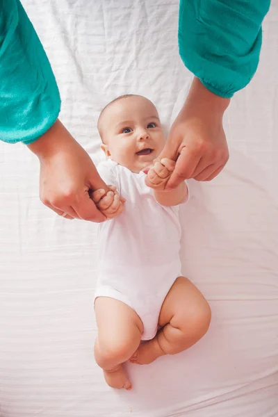 Bebek ile jimnastik — Stok fotoğraf