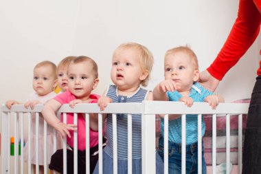 Bebek beşik içinde