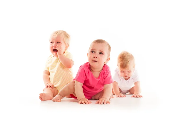 Dolor infantil de los tres bebés —  Fotos de Stock