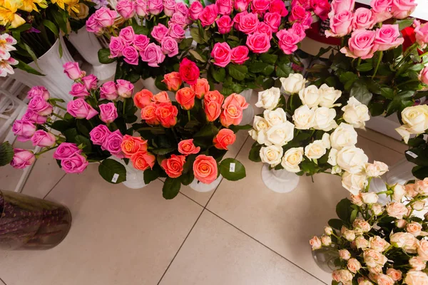 Bouquets roses at a florists shop