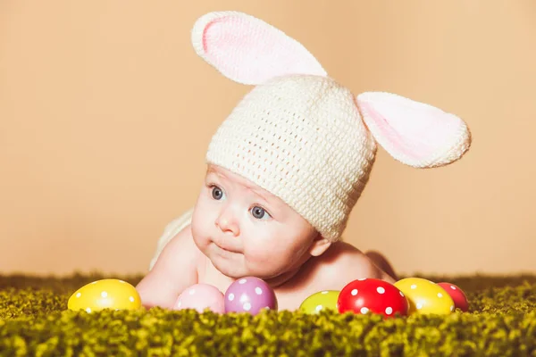 Bambino coniglietto di Pasqua — Foto Stock