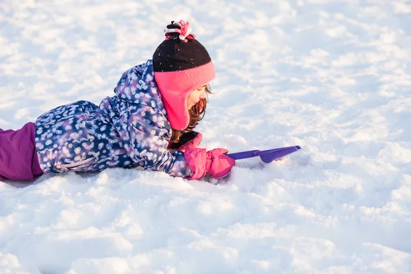 Girl on the snow — Stock Photo, Image