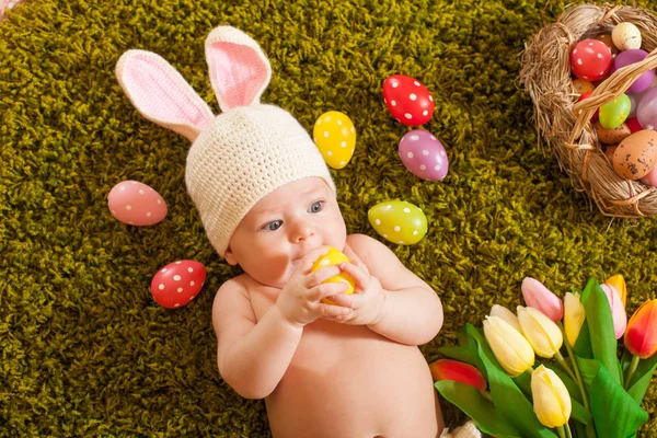 Bambino coniglietto di Pasqua — Foto Stock