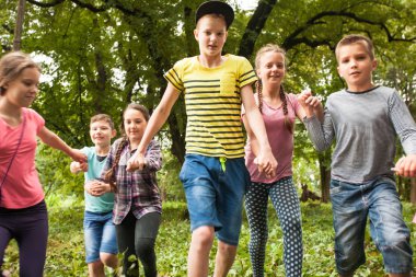 Yaz kampı çocuklar için eğlence zamanı