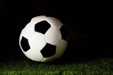 Maçtan önce çim futbol topu