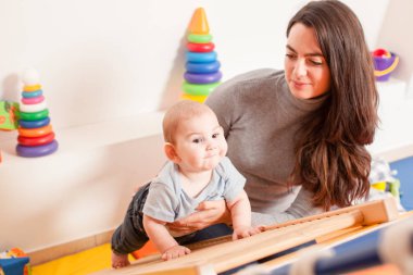 Anne ve bebek arasında etkileşim