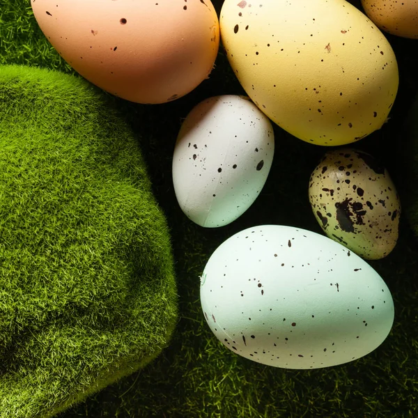 Easter eggs on the grass — Stock Photo, Image