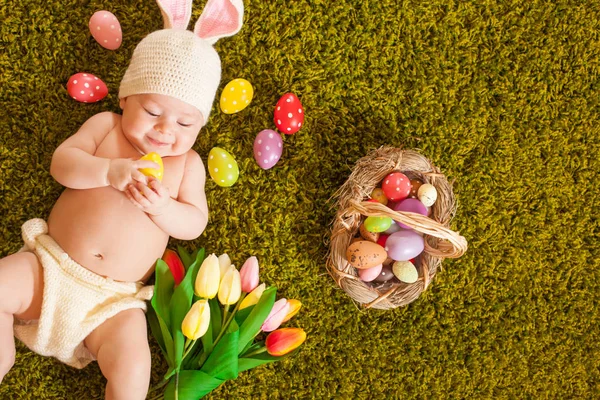 Bambino coniglietto di Pasqua — Foto Stock