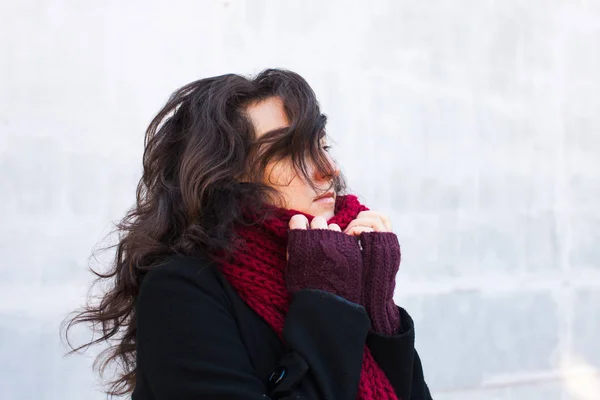 Mulher vestida com roupas de inverno — Fotografia de Stock