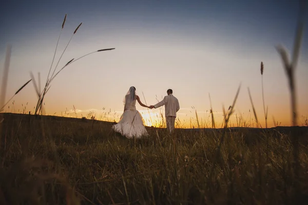 Tanzendes Hochzeitspaar — Stockfoto