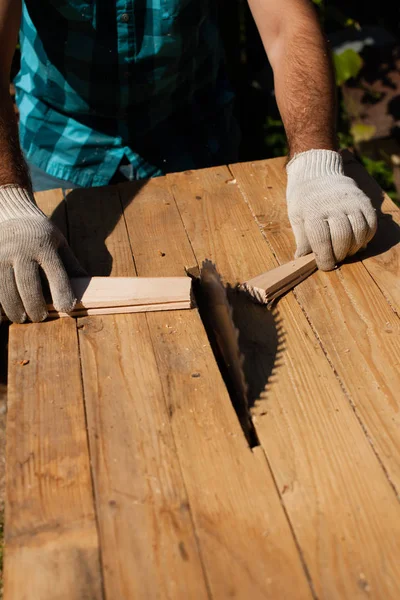 Hard werken op de zagerij — Stockfoto