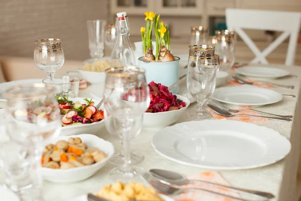 Decorated table for the holiday — Stock Photo, Image