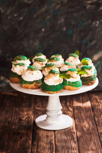 Pasticceria dolce choux — Foto Stock