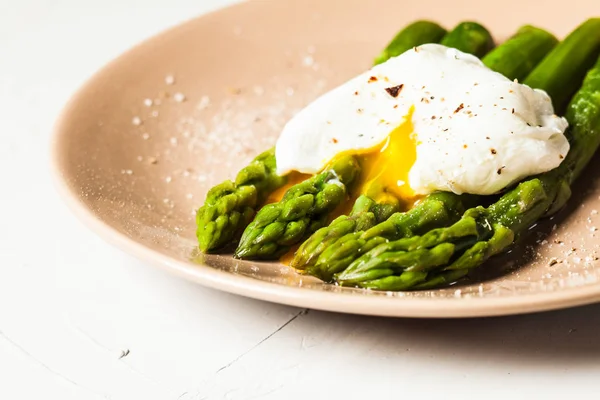 Groene gekookte asperges — Stockfoto