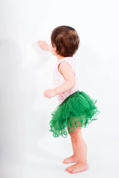 A menina está escrevendo — Fotografia de Stock