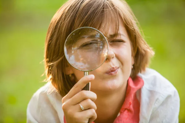 Teenage with magnifying glass — Stock Photo, Image