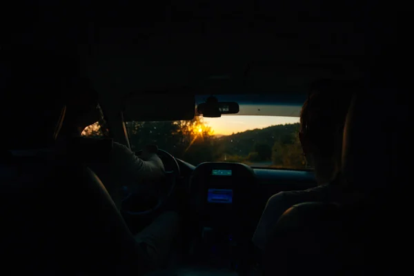 Viaggio romantico durante il tramonto — Foto Stock