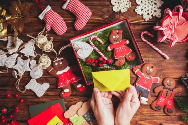 Hazırlık bir Noel hediye kutusu
