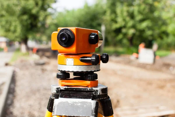 Seviyelendirme arazi ölçme donanımları