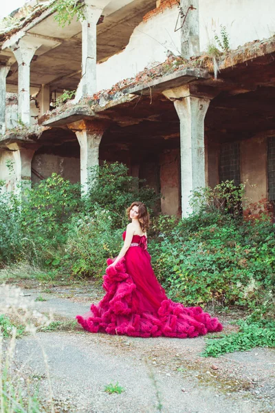 Zână prințesă în ruine — Fotografie, imagine de stoc