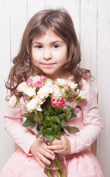 Девушка с розами — стоковое фото
