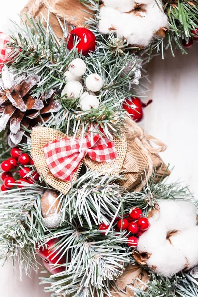 Corona de Navidad roja y blanca — Foto de Stock