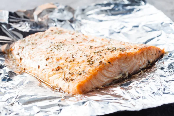 Baked salmon on the foil — Stock Photo, Image