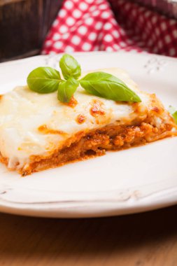 Klasik lazanya bolognese