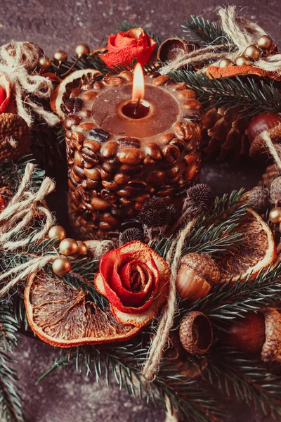 Vela ardiente aromática de Navidad —  Fotos de Stock