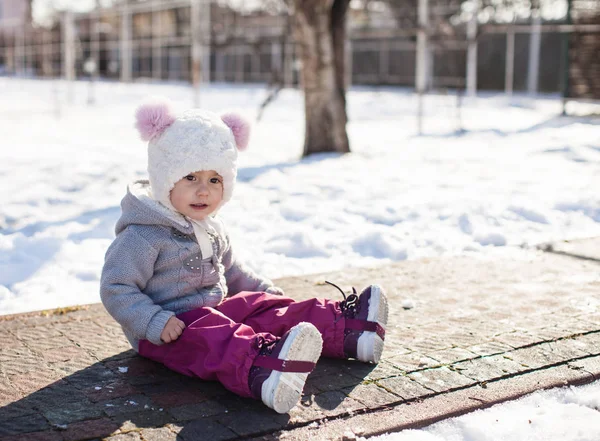 Winter walking of baby — Stock Photo, Image