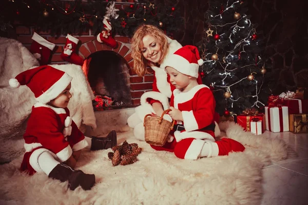 クリスマス装飾暖炉 — ストック写真