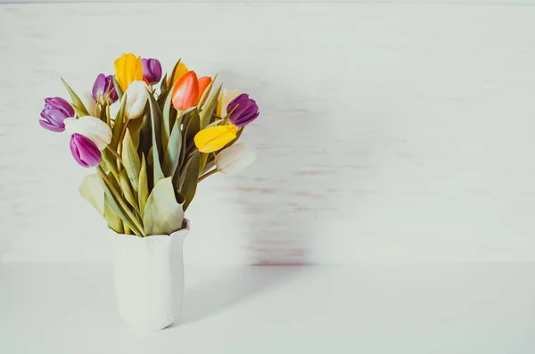 Color tulips in the vase — Stock Photo, Image