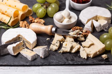 Lezzetli peynir tabağı