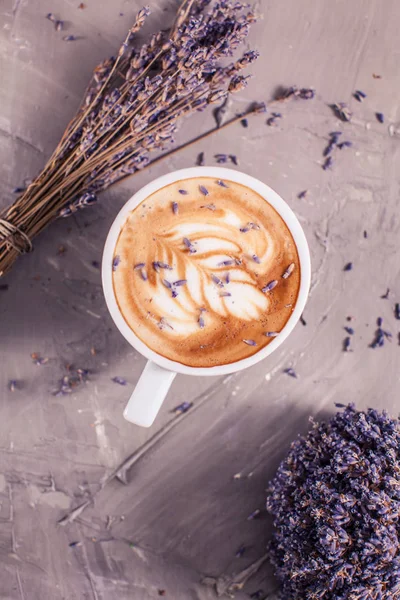 Cup of lavender cappuccino — Stock Photo, Image